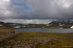 Iveta and Jonas approaching Sandvatn, about halfway
