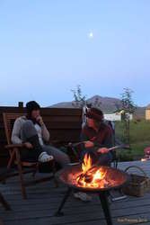 Kata and Regina chatting by the fire