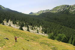 Looking back south to the Col de Bellefont (Cretes de Malissard on the right)